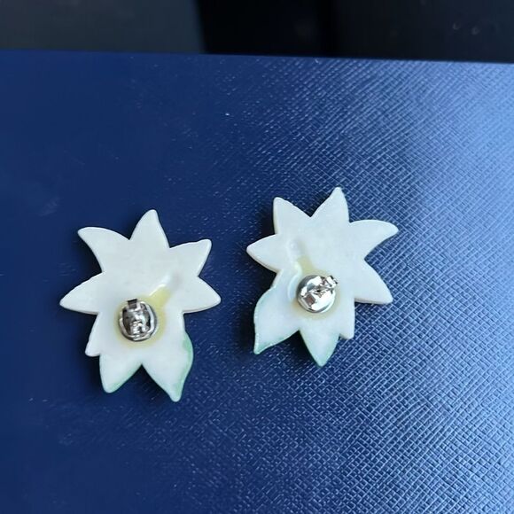 Porcelain white poinsettia pierced earrings. - Picture 3 of 4